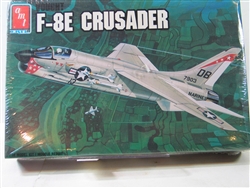 AMT 1/72 VOIGHT F-8E CRUSADER