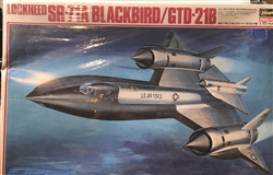 HASEGAWA 1/72 Lockheed SR-71A Blackbird/GTD-21B