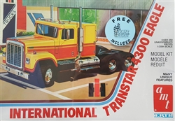 AMT 1/25 International 4300 Tractor