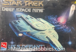 AMT Star Trek Deep Space Nine U.S.S. Defiant