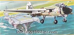 AMT/HASEGAWA 1/72 Grumman A-6A Intruder