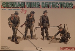 DRAGON 1/35  German Mine Detector Team (4)
