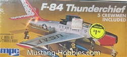 MPC 1/72 F-84 THUNDER CHEIF With 5 Crewmen