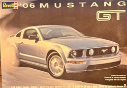 REVELL 1/25 '06 Mustang GT