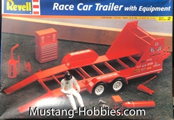 REVELL 1/25 Race Car Trailer with Equipment